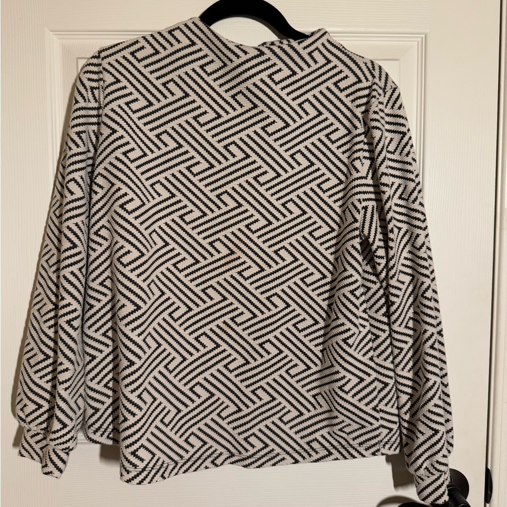 W5 Zig zag black/ivory blouse size L
